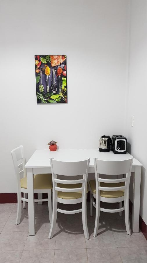 Chic Studio Homestay Хуе Екстериор снимка